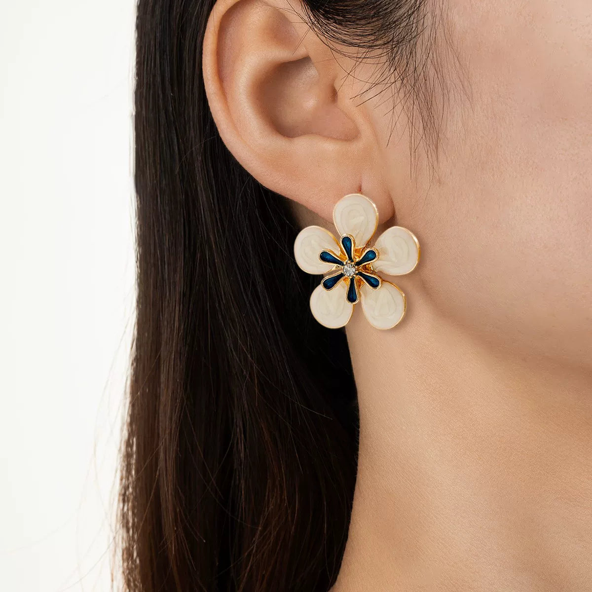 Europe and the United States cross-border fashion exaggerated creative heavy metal flower five petal flower women stud earrings suitable for holiday party accessories