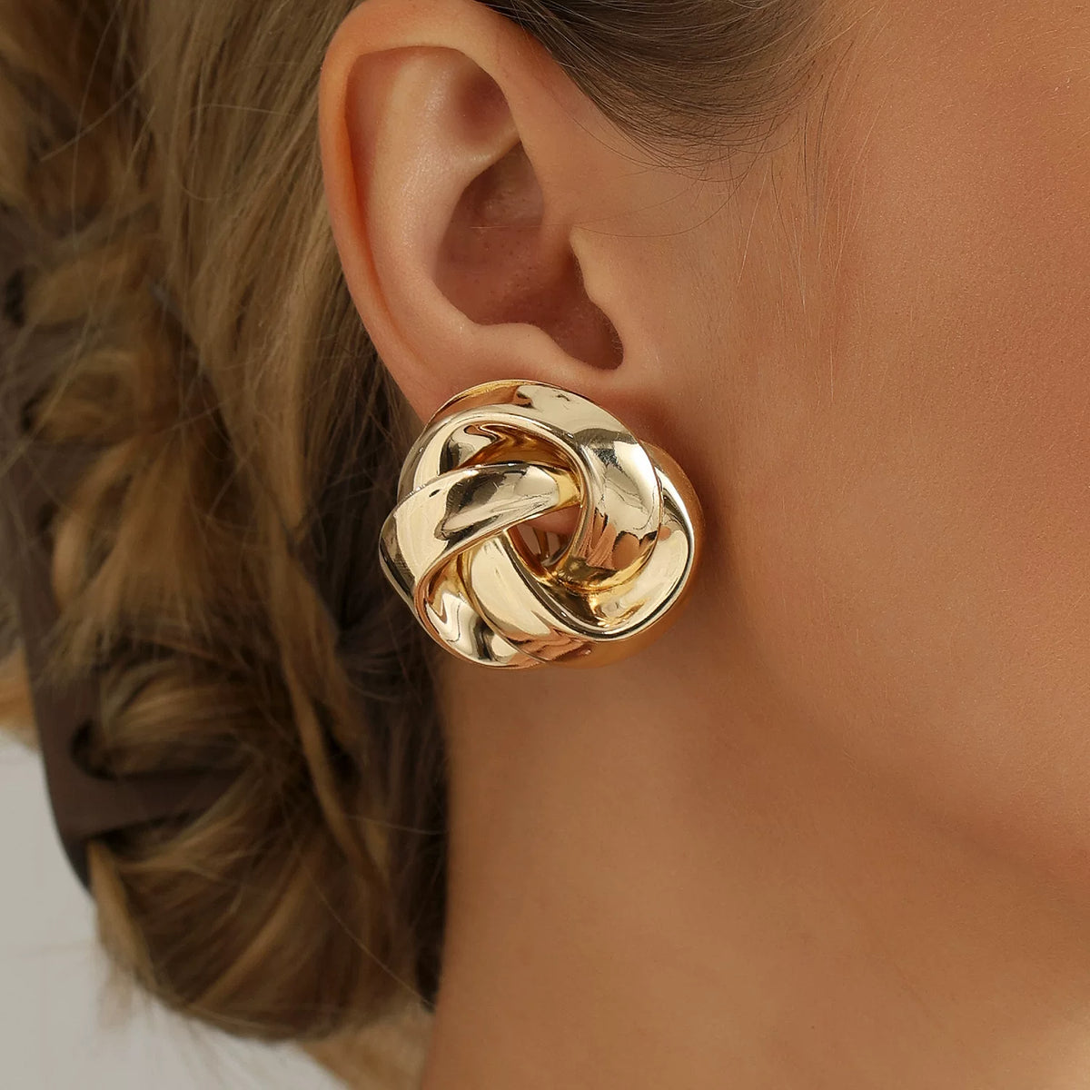 Metal Knotted twisted Round hoop Gold Plated Silver Needle Earrings Zinc Alloy Sculpture Retro Minimalist Versatile Commuter daily wear Earrings