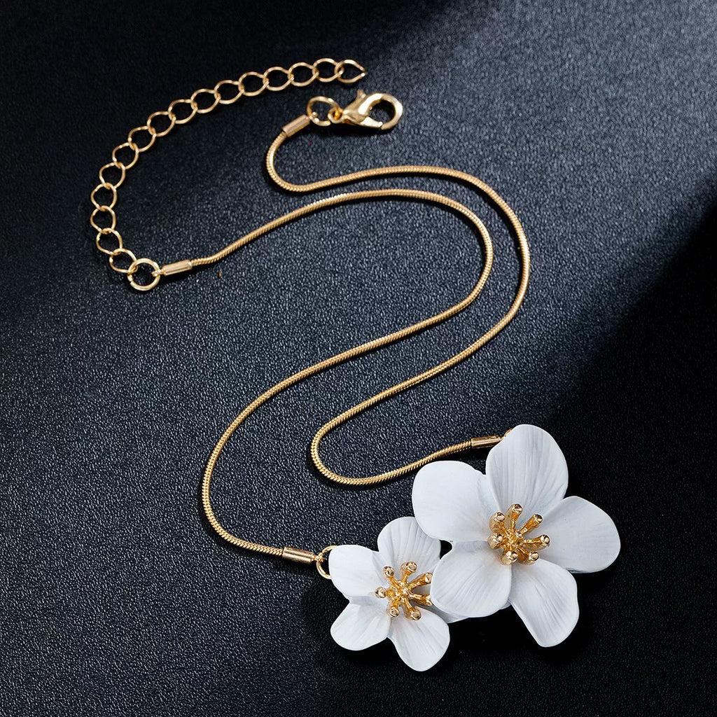 Floral Petal Metal Pleated Flower Pendant Adjustable Collarbone Necklace | Alloy | Temperament Niche Fashion | Women