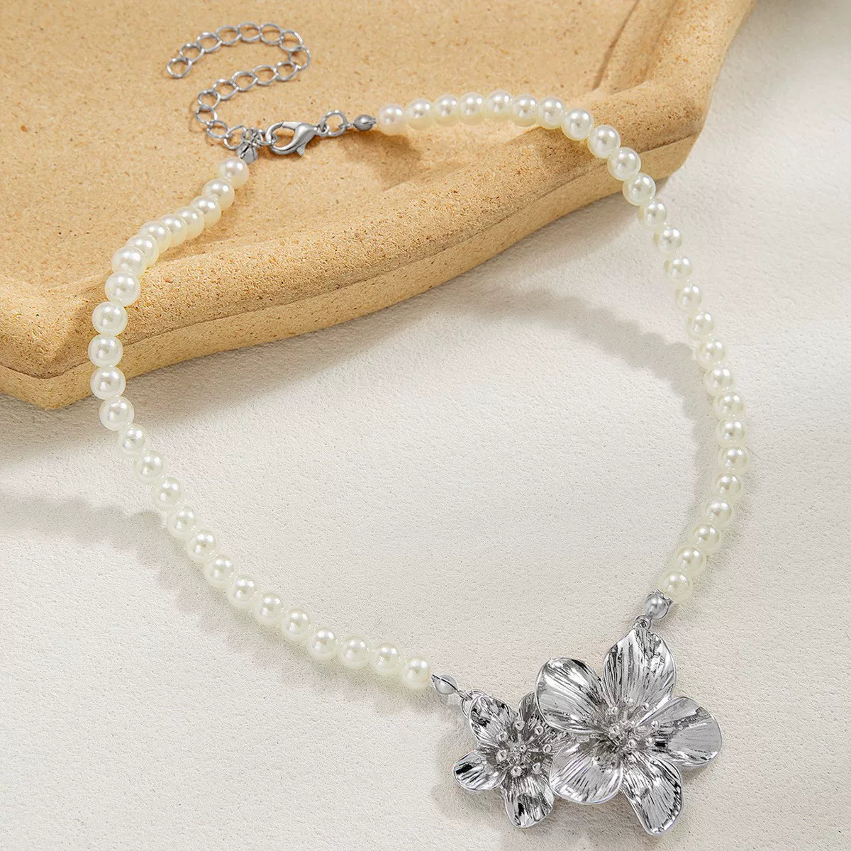 Floral Petal Metal Pleated Flower Pendant Adjustable Collarbone Necklace | Alloy | Temperament Niche Fashion | Women