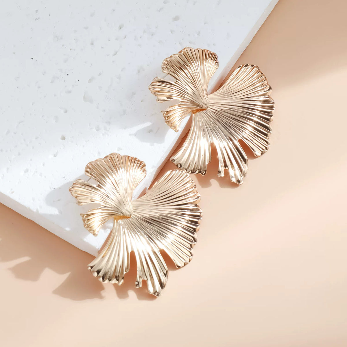French Retro Ginkgo Leaf Metal  Gold Dangle Earrings, Natural Plant Texture Zinc Alloy Minimalist Light Luxury Commute Jewelry