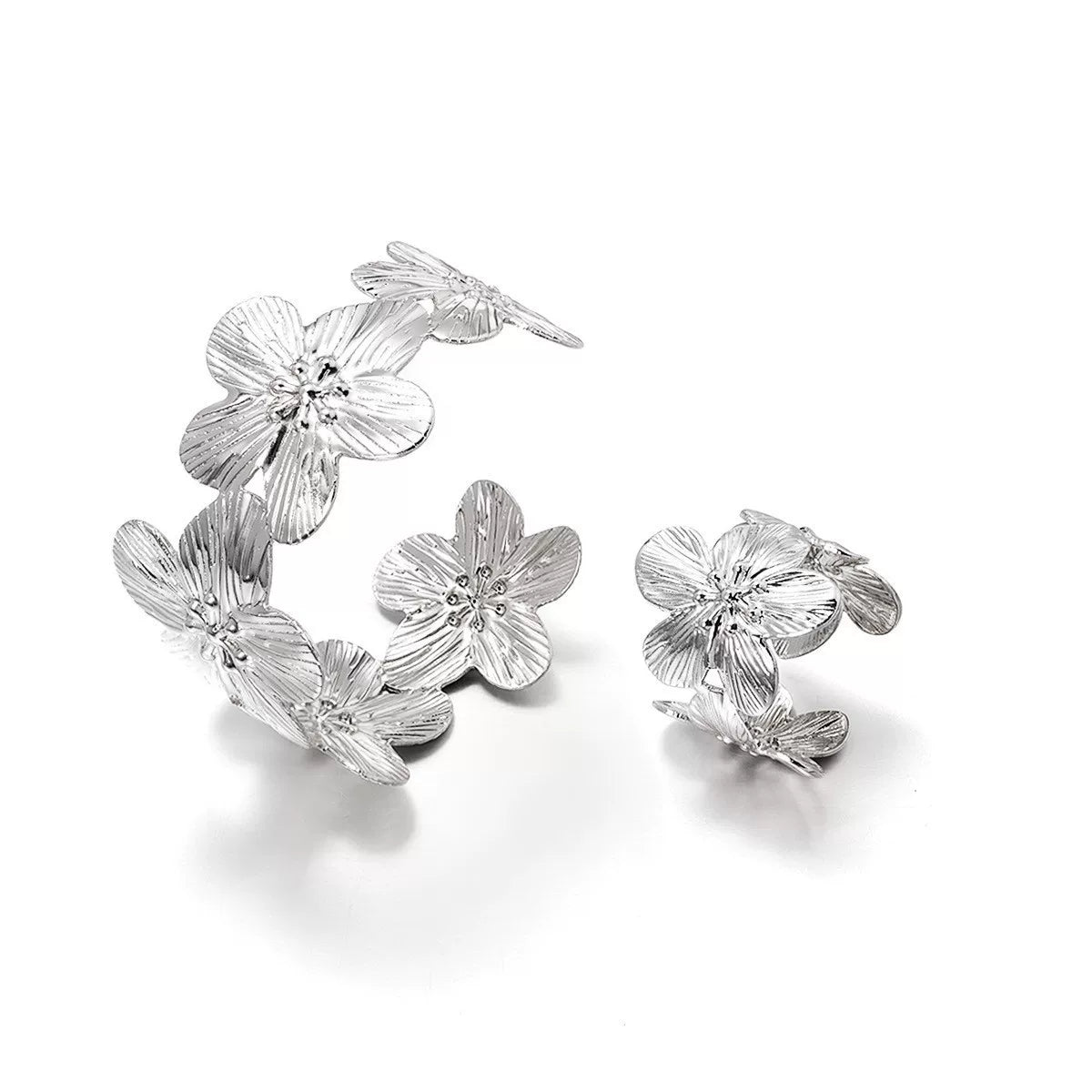Europe and the United States cross-border fashion exaggerated creative heavy metal flower five petal flower women stud earrings suitable for holiday party accessories