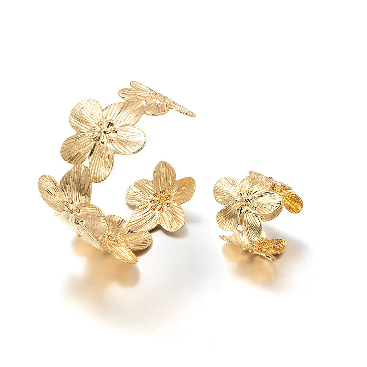 Europe and the United States cross-border fashion exaggerated creative heavy metal flower five petal flower women stud earrings suitable for holiday party accessories