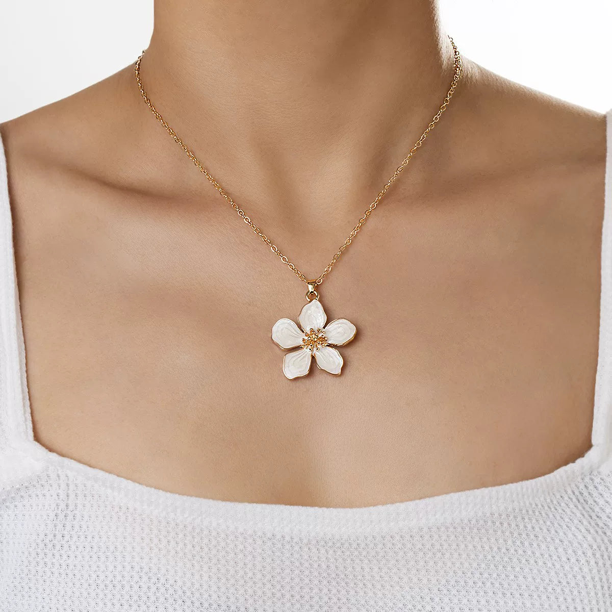 Floral Petal Metal Pleated Flower Pendant Adjustable Collarbone Necklace | Alloy | Temperament Niche Fashion | Women